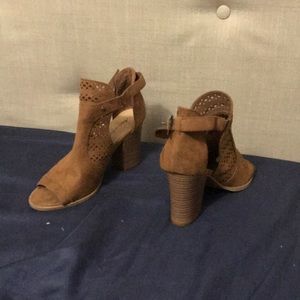 American eagle heels